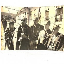 Ancienne Photo Authentique Camp Allemand de Prisonnier ww2 + note à l'arrière