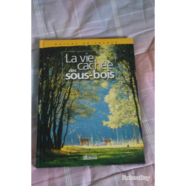 Grand livre "La vie cache des sous-bois"