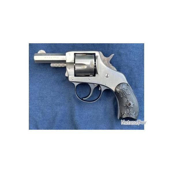 Revolver Harrington & Richardson 5 coups, en calibre 32 S&W short.