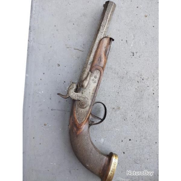 Pistolet percussion ancien dans l'tat a restaurer