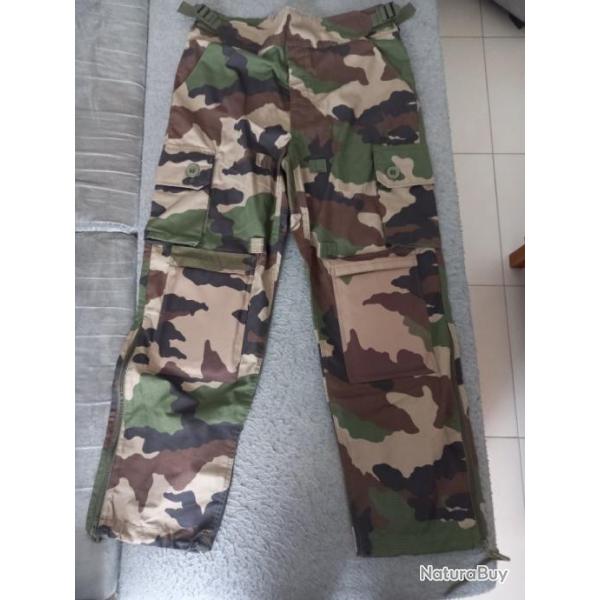 Vends pantalon camouflage type guerilla