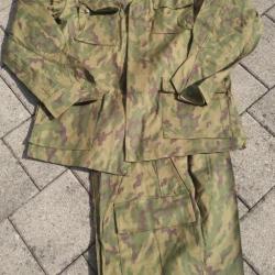 AUTHENTIQUE TENUE VESTE ET PANTALON CAMOUFLAGE VERTIKALKA VSR 93 TAILLE L (52/3) NEUVE 1993