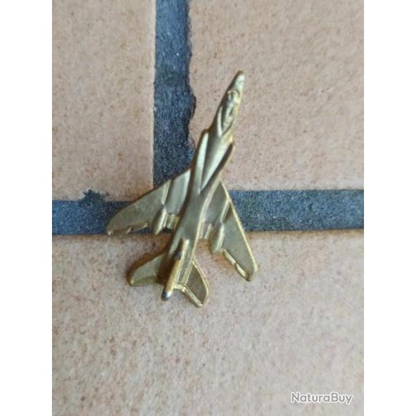PINS AVIATION AVION F16 RAFALE COULEUR DOREE