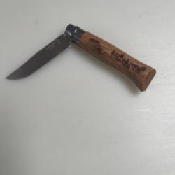 Vend opinel numéro 8 avec gravure sur manche