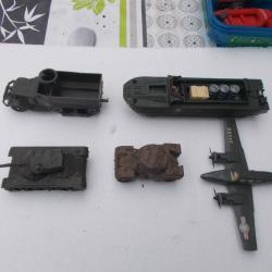 lot divers véhicules militaires DINKY TOYS,bon état