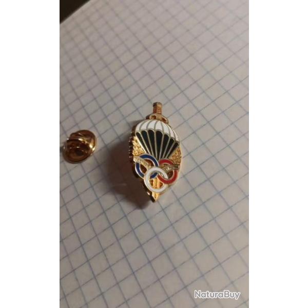 Pin's Militaire Zamac honneur et patrie Parachutiste ref 3336