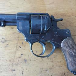 revolver mas 1873  poudre noire 1877 calibre 11mm customisé fait ilusion pour un mr 73 categorie d