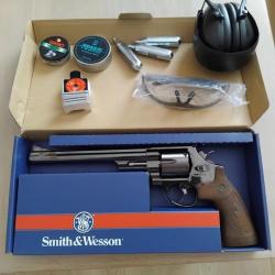 Révolver Smith et Wesson model 29 et accessoires .