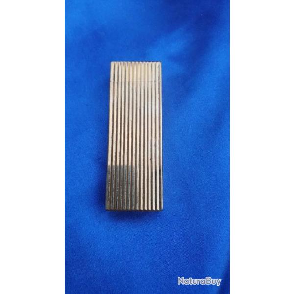 Briquet Must de Cartier plaque ortat neuf pour son ge, annes 60/70 avec un atypique petit cube PL