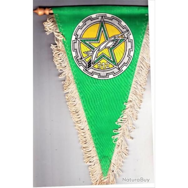 Fanion-souvenir triangulaire 512 Rgiment du Train. T2. 150 x 250 mm. Imprim. 20 g.