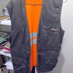 Gilet de chasse réversible.