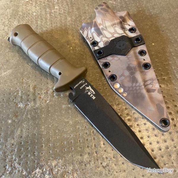 Couteau tactique WTM de marque Wildsteer avec tui custom Kydex Kryptek .