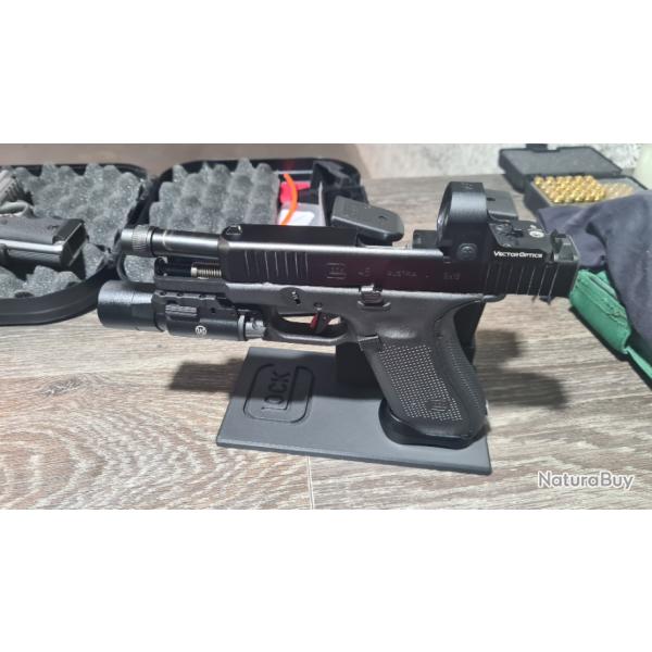 Stand / Support / Prsentoir pour pistolet Glock 17/17L/19/26/34/45 + 2 chargeurs personnalisable