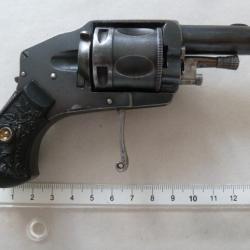 Joli revolver Bulldog Puppy hammerless 320