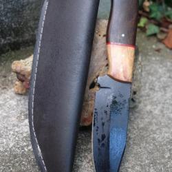 Couteau Skinner Lame Drop Point Acier Carbone 1055 Black Manche Bois/Résine Etui Cuir Fab ArtisanatA