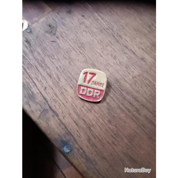 Badge 17 ans de rda