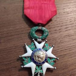 MEDAILLE CHEVALIER DE LA LEGION D'HONNEUR 3 EME REPUBLIQUE , AVERS ÉMAIL ABIME