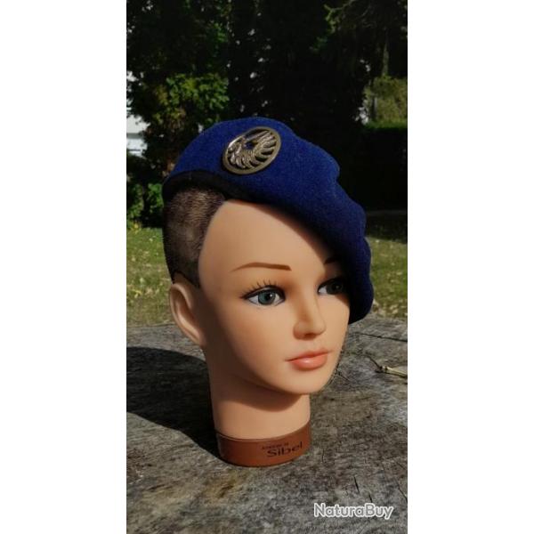 Vends tte support pour coiffure militaire (le bret n'est pas  vendre)