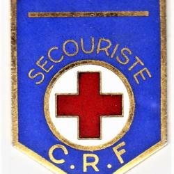 Secouriste CRF. Secouriste de la Croix Rouge Française. émail grand feu. écu pentagonal à fond bleu,