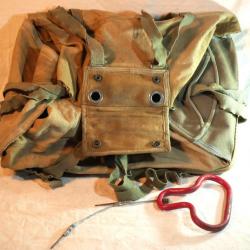 ARMÉE FRANÇAISE - Sac parachute ventral ou  siège pilote avion AM24PAR001  En bel état  Bien marqué