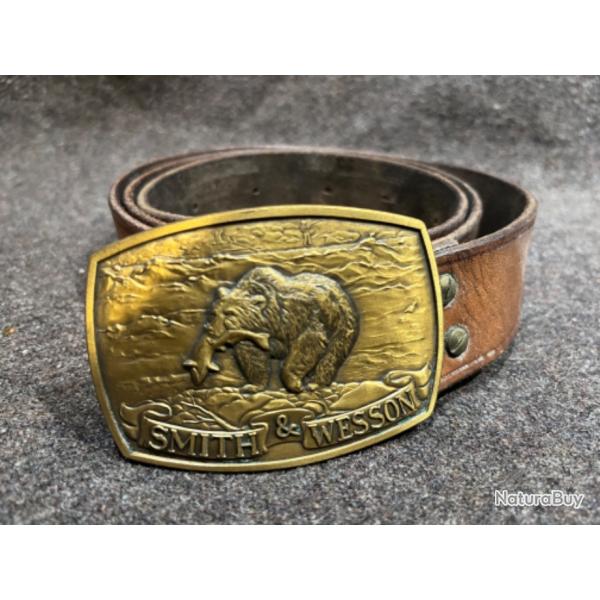 Trs rare ceinture avec sa boucle smith & wesson de 1982 brown bear western cowboy collection