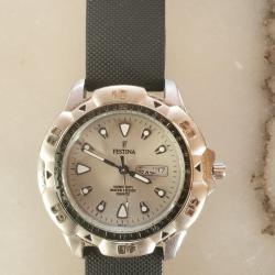 Montre de plongée Festina quartz étanche 10 ATM fonctionne parfaitement .