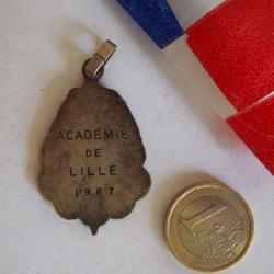 pendentif vintage  "académie de Lille 1967" (14 grs)