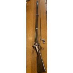 FUSIL D'INFANTERIE MODELE 1842 T (1857) avec baïonnette à douille 1847