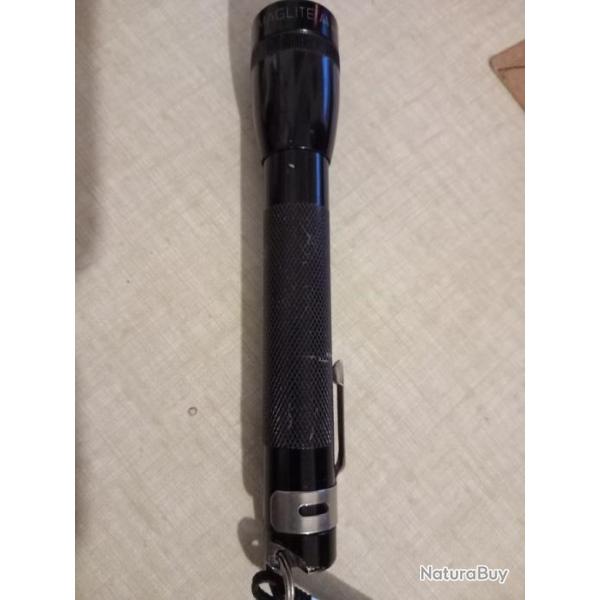 LAMPE TORCHE MINI MAGLITE  AA