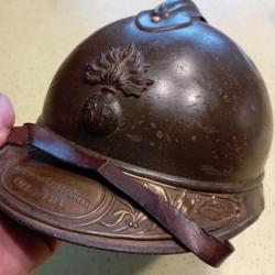 Casque Adrian 1915 d'infanterie complet,Avec sa plaque commémorative.