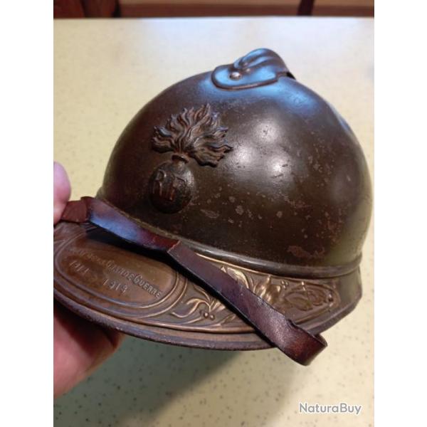 Casque Adrian 1915 d'infanterie complet,Avec sa plaque commmorative.