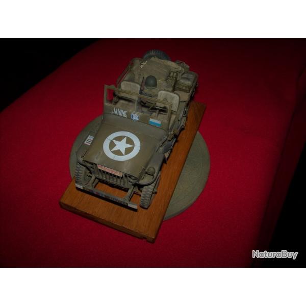 Maquette mont , peinte et patiner de la JEEP . "JANINE " .. 2e DB .. aux 1/16 ....