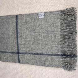 Plaids en pure laine scandinave carré gris ou marron gris