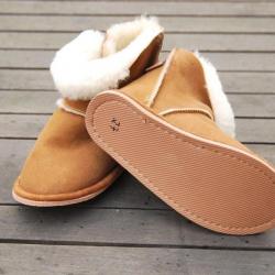 Chaussons bottes bébé enfant peau de mouton moka ou rose moka 22