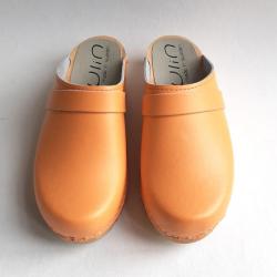 Sabot homme suédois bois et cuir lisse cuir orange