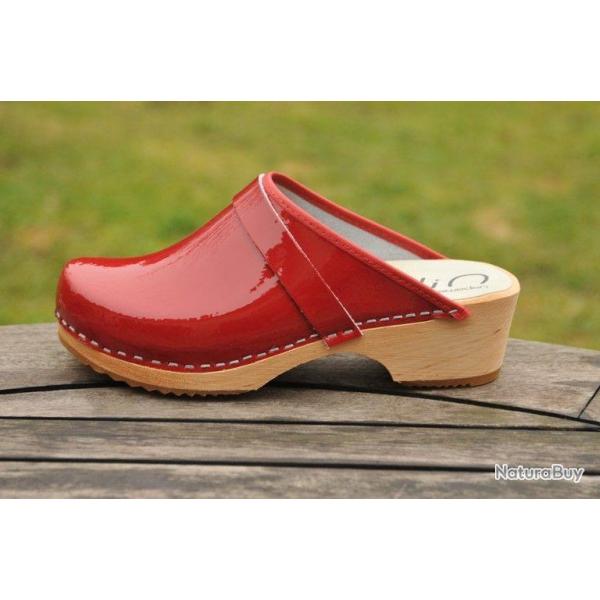 Sabot femme sudois bois et cuir vernis cuir vernis rouge