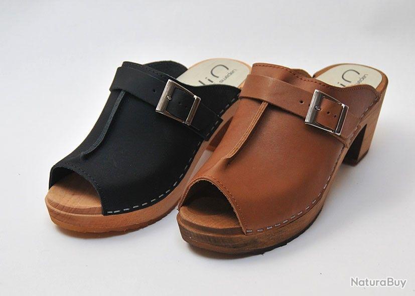 Sabots mules ouverts à boucle métal talons hauts bois et cuir