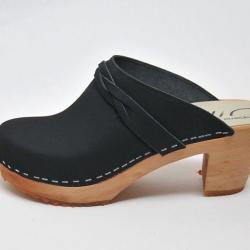 Sabots suédois femme talons hauts bois et cuir tannage végétal ou nubuck noir