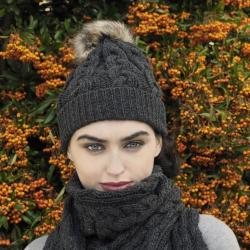 Bonnet chaud laine mérinos côtes avec pompon gris anthracite