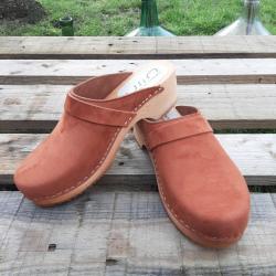 Sabot bois suédois homme en cuir mat ou nubuck velours nubuck cognac