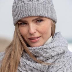 Bonnet pure laine mérinos extra doux gris clair