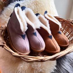 Chaussons Femme et Hommes chauds et hauts en peau d agneau moka