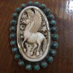 Grand pendentif Pégase sculpté - multi turquoises - argent repoussé