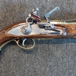 Pistolet tromblon à silex de marine tout en laiton,acier et bois état quasi neuf