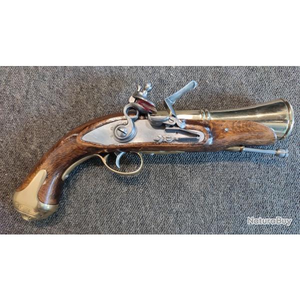 Pistolet tromblon  silex de marine tout en laiton,acier et bois tat quasi neuf