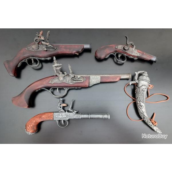 Ensemble de rpliques de pistolets  silex