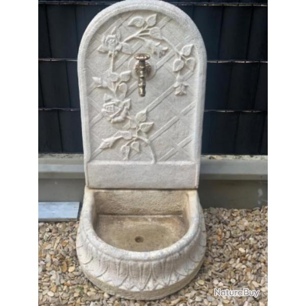 Fontaine de jardin en pierre