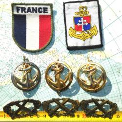 LOT TROUPES DE MARINE : 3 INSIGNES BERET / 2 PATCHS / 3  INSIGNES BREVET MILITAIRE