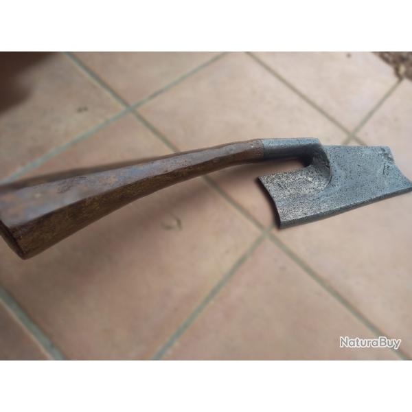 Hache de type doloire de charpentier tonnelier ancien