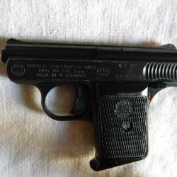 Petit pistolet d'alarme allemand calibre 8 mm.